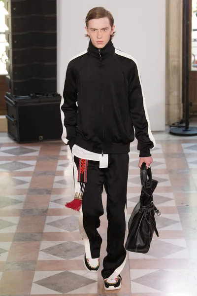 Look 43
